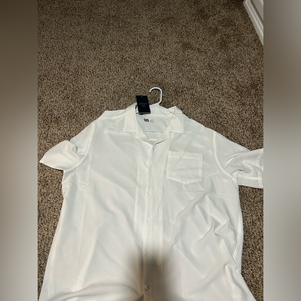 Men’s VRST button up- NWT